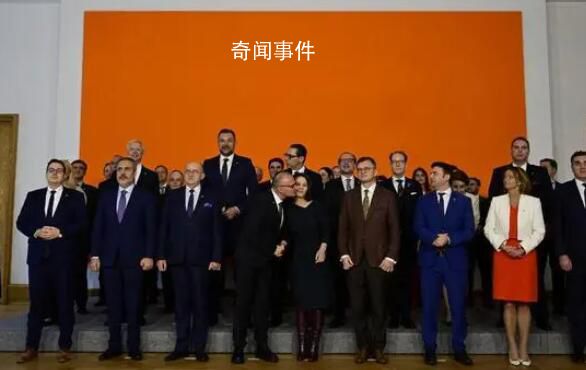 克羅地亞外長試圖親吻德國女外長 引發(fā)爭議