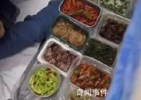 硬臥車廂吃飯吃出滿漢全席的氣勢