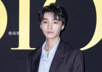 王俊凱問校門口的大哥還認不認得他 這一消息引發了眾多粉絲的關注和感慨