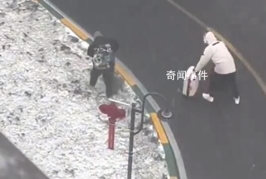 東北雪天出行還原“甄嬛去凌云峰”