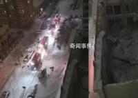 球館坍塌 家長哭喊“我兒子在里面”