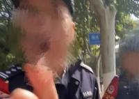 記者采訪疑遭警察搶手機 當?shù)鼗貞?yīng)