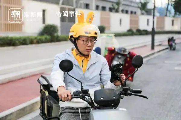 跳橋救人的彭清林又送起了外賣 有空時(shí)會開直播