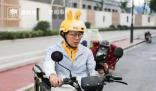 跳橋救人的彭清林又送起了外賣 有空時會開直播