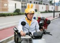 跳橋救人的彭清林又送起了外賣 有空時會開直播