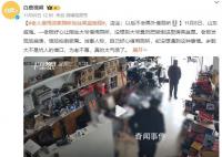 老人借用廁所后往菜盆倒尿 真的太氣憤了