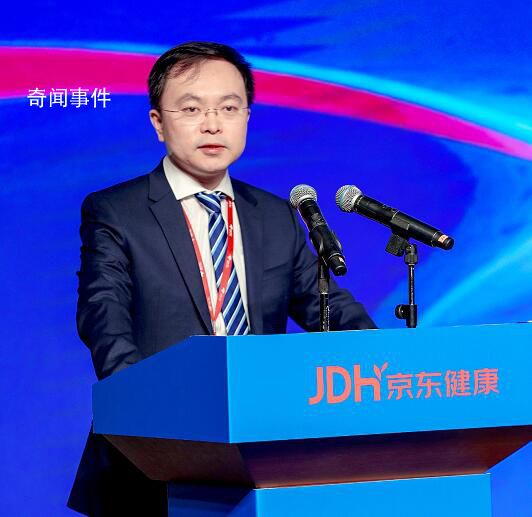 漸凍人蔡磊激動(dòng)試用人工喉 還原正常聲音
