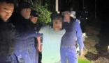 男子殺人逃深山 養(yǎng)8只惡犬防身