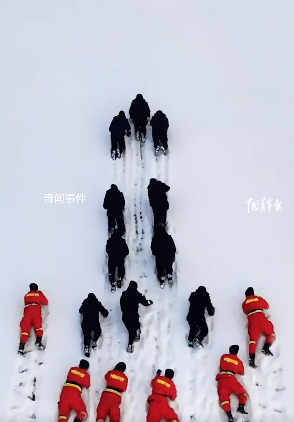消防員雪地模擬火箭發(fā)射 連骨子里都是為了保家衛(wèi)國