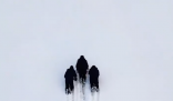 消防員雪地模擬火箭發射 連骨子里都是為了保家衛國