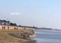 男子在錢塘江邊撒網捕魚被潮水卷走 今年已經第三位了