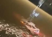 珠海一輛轎車不慎墜河快速沉沒