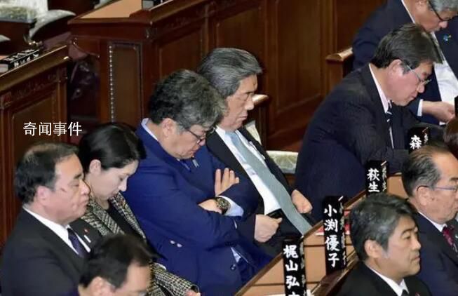 岸田文雄國會答辯時 5名高官打瞌睡