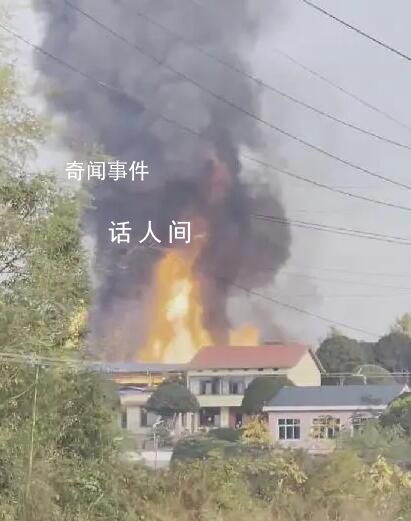 湖南長沙一酒精廠倉庫起火 有黑色濃煙滾滾涌起