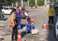 官方回應(yīng)奔馳女辱罵市政工人 公安機(jī)關(guān)已依法作出處理