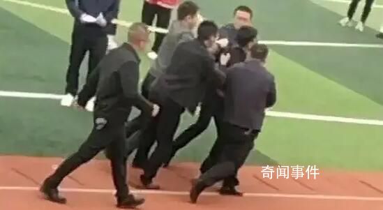 學生被扇打后強制帶離?官方回應