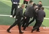 學生被扇打后強制帶離?官方回應