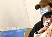 Angelababy深夜帶兒子看急診 看上去有些憔悴