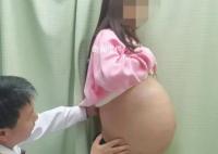 女子腹內(nèi)長出重46斤巨大脂肪肉瘤 腹部已高高隆起