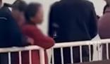 老太往兵馬俑坑內(nèi)吐痰扔煙頭 處理結(jié)果以官方通報為準