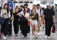 香港民眾“爆買”深圳各大超市