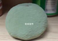 女生無意將沃柑放柜子1周變霉球 比實驗室里培養(yǎng)的還要漂亮