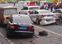 成都警方通報特斯拉連撞11車事故