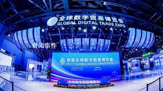 在數(shù)貿(mào)會(huì)過“未來”的一天 戴上VR眼鏡探索宇宙的奧秘