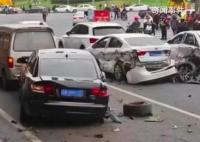 連撞11車特斯拉車主:當天剛上牌