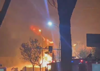 山東一油罐車爆炸 火光照亮半邊天