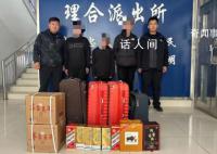 3人在小區(qū)狂踹20家房門偷酒水被抓 酒水價值一萬七千余元