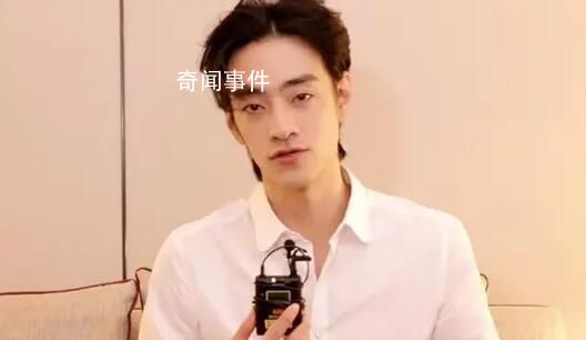 鄭云龍為演醫(yī)生看手術視頻克服恐懼