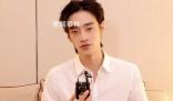 鄭云龍為演醫(yī)生看手術視頻克服恐懼