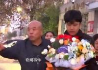 富豪聽說兒子住賓館掉淚:家里房好多