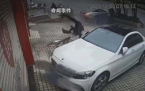 深圳街頭奔馳跑車失控撞飛路人 引發(fā)關(guān)注
