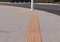 馬路盲道像貼紙?河南濮陽辟謠