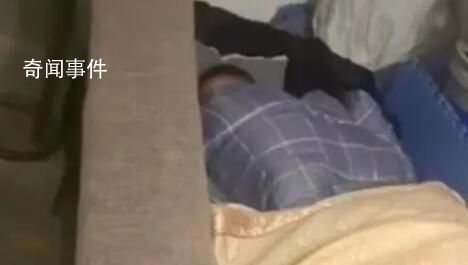 網(wǎng)傳男孩遭親爸后媽虐待睡樓道