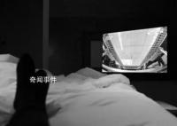王一博出發(fā)圖在床上 這次又帥出了新高度