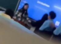 女教師用戒尺打?qū)W生手掌 學校回應