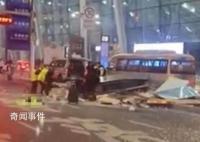 汽車失控撞機場崗亭 警方通報