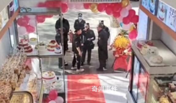 蛋糕店開業門口擺花籃被罰200元 官方：可以向城管部門提前報備申請