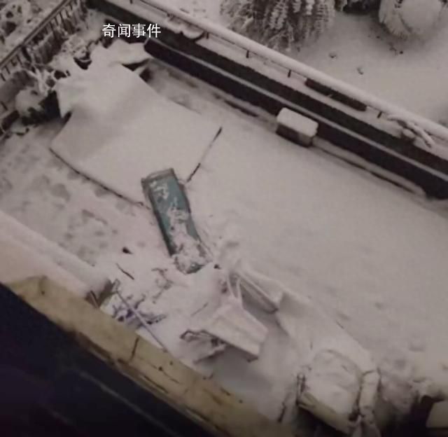 鄭州女生推窗看暴雪 窗戶掉下樓