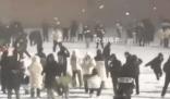 打雪仗時除了自己都是對手