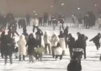 打雪仗時除了自己都是對手