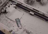 鄭州女生推窗看暴雪 窗戶掉下樓