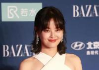 辛芷蕾掙的第一筆錢被爸爸裱起來