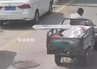 男子騎車接電話撞死老人后崩潰大喊 目前男子已被起訴