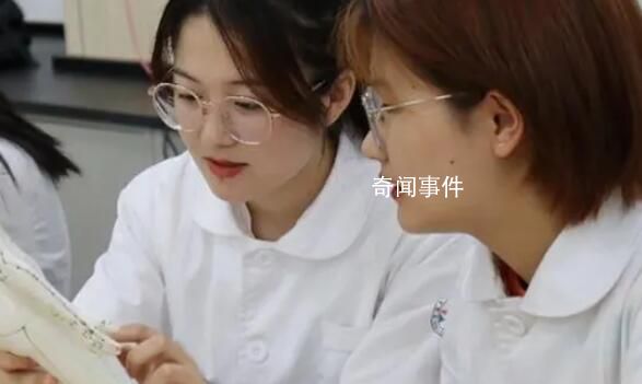 星光大賞最忙的是中醫 打了張雪峰的臉