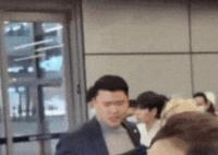 韓國藝人保鏢推倒中國粉絲 簡直比看門狗還橫