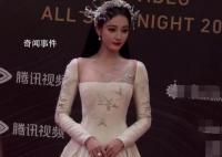 迪麗熱巴紅毯迷路 引熱議